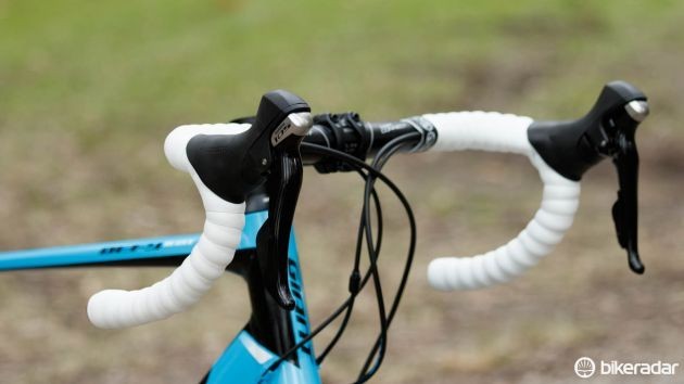 BICICLETA RUTA GIANT DEFY 1 DISC SHIMANO 105 2016